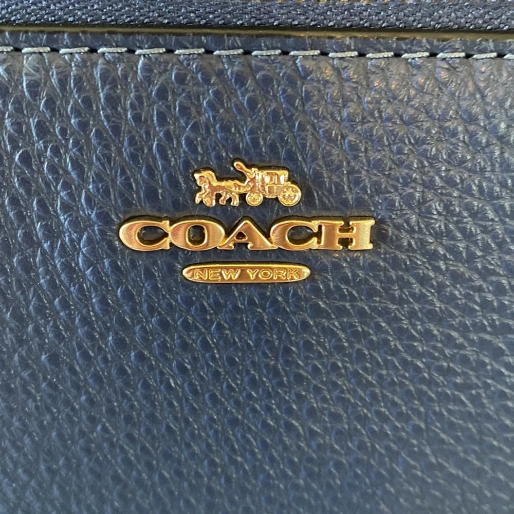 Coach zip around wristlet wallet - Picture 3 of 6